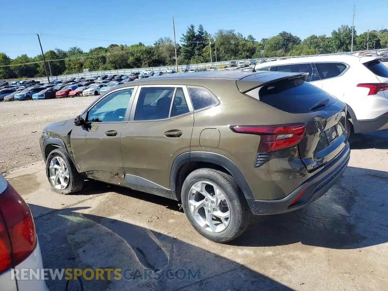 2 Photograph of a damaged car KL77LFE2XRC035611 CHEVROLET TRAX 2024
