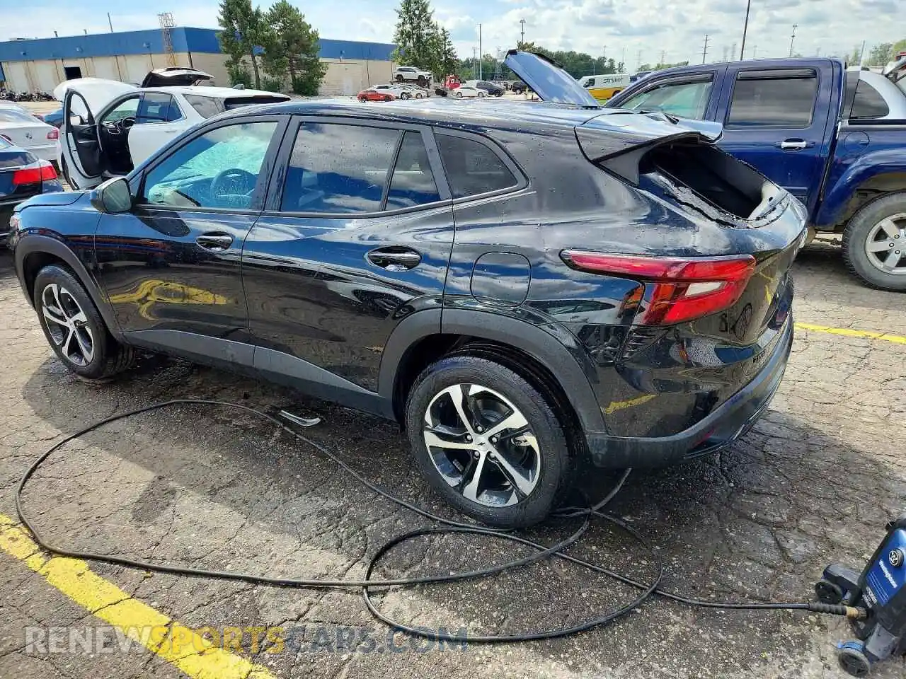 2 Photograph of a damaged car KL77LGE20RC147257 CHEVROLET TRAX 2024