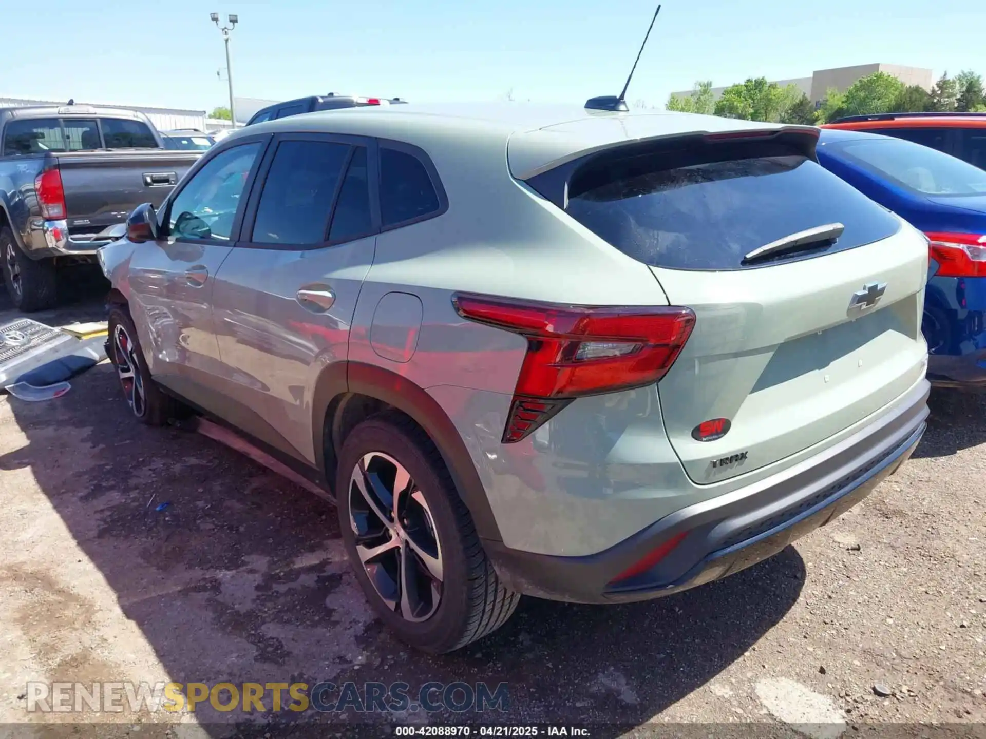 3 fotografías del automóvil dañado KL77LGE23RC090973 CHEVROLET TRAX 2024