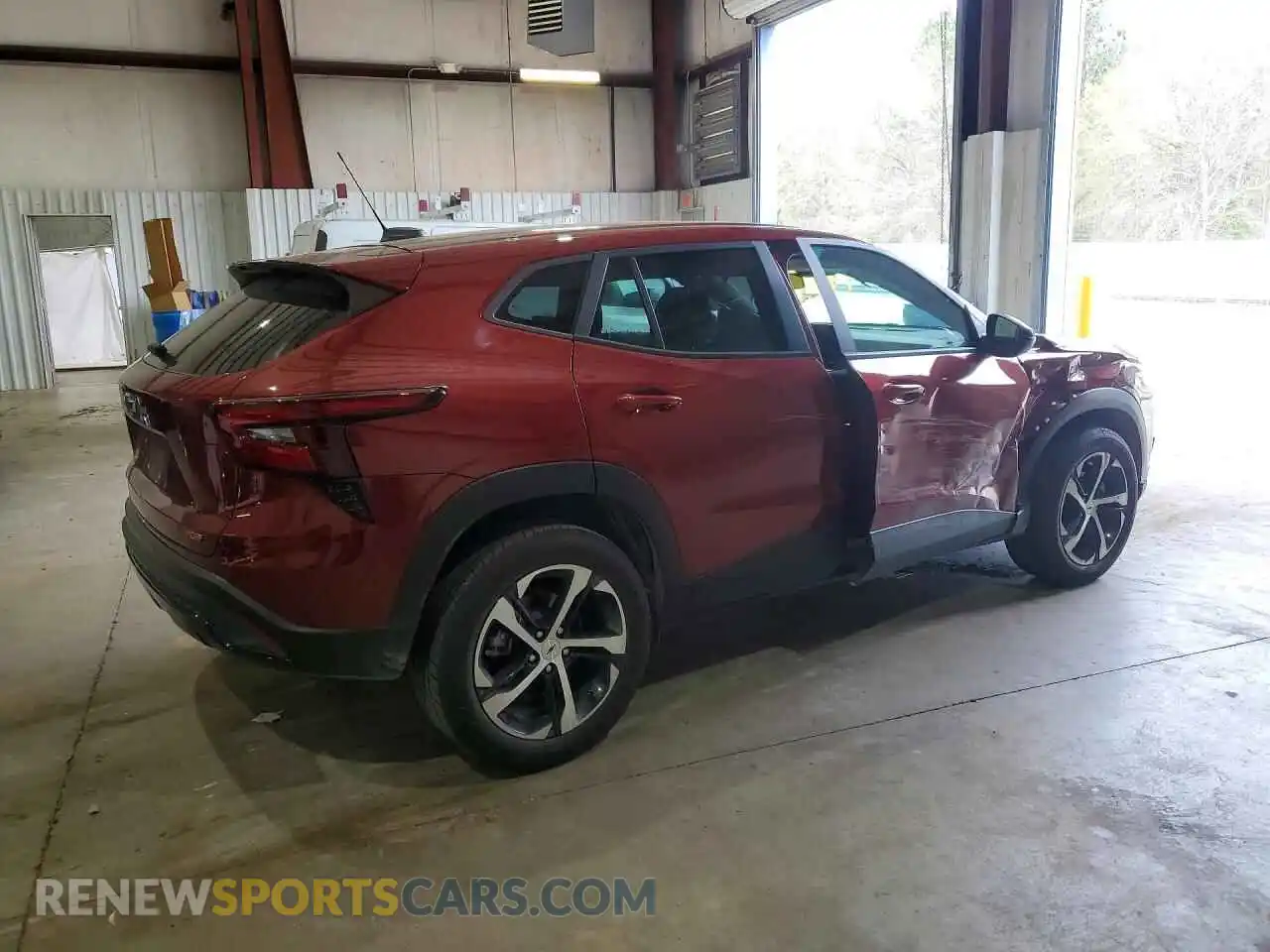 3 Фотография поврежденного автомобиля KL77LGE23RC171018 CHEVROLET TRAX 2024