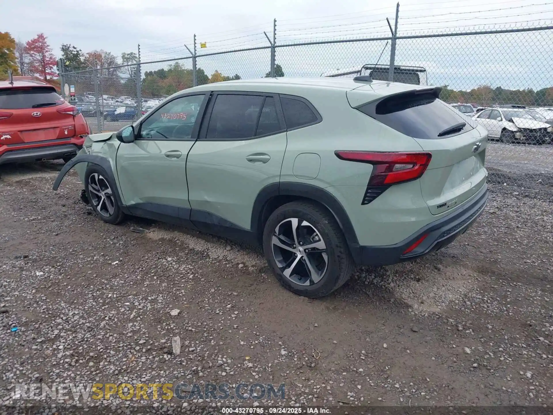 3 Фотография поврежденного автомобиля KL77LGE27RC195953 CHEVROLET TRAX 2024