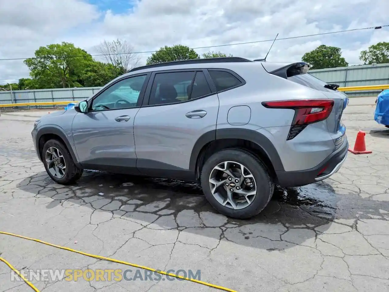 2 Фотография поврежденного автомобиля KL77LHE20RC171600 CHEVROLET TRAX 2024