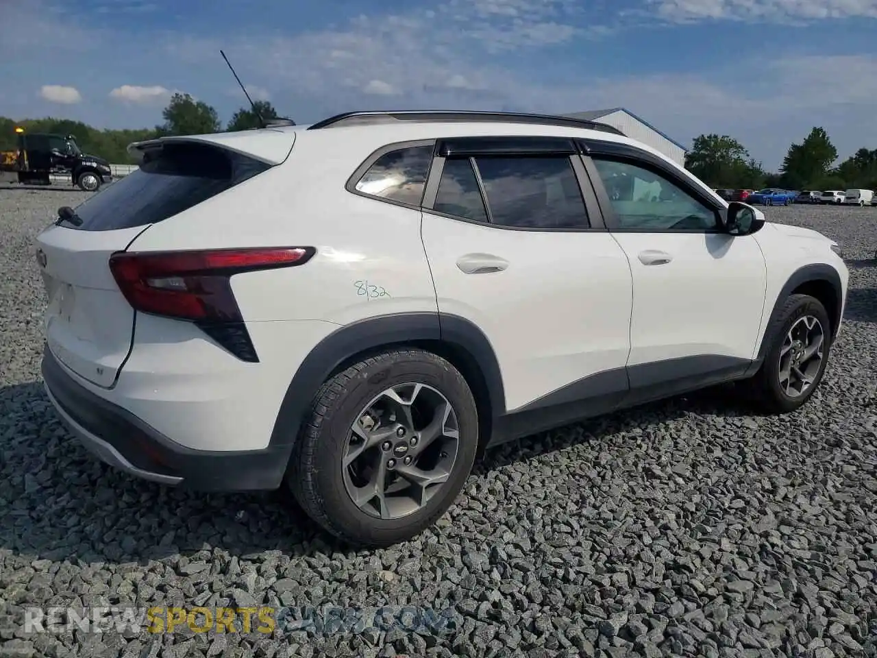 3 Фотография поврежденного автомобиля KL77LHE21RC244943 CHEVROLET TRAX 2024