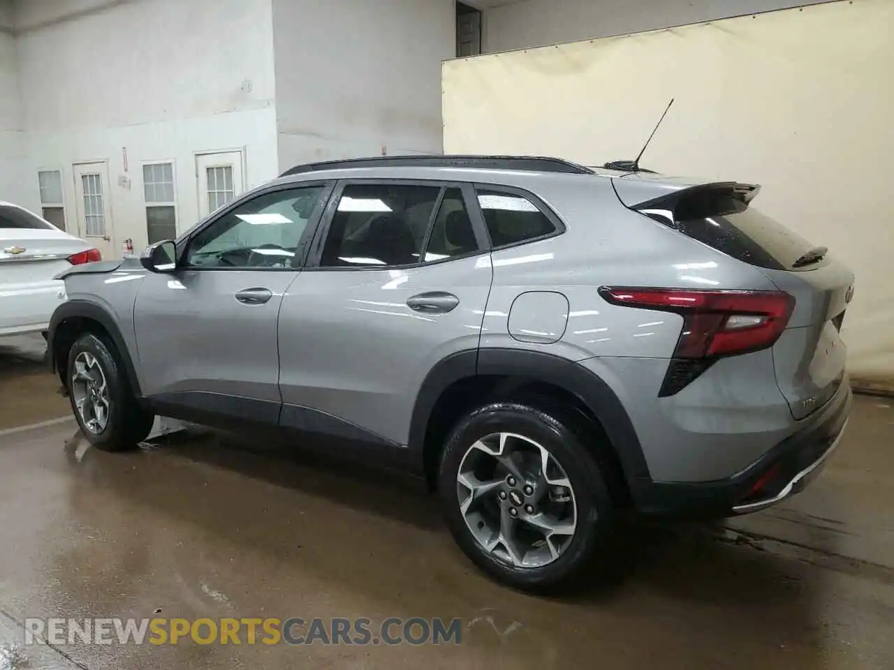 2 Фотография поврежденного автомобиля KL77LHE23RC009993 CHEVROLET TRAX 2024