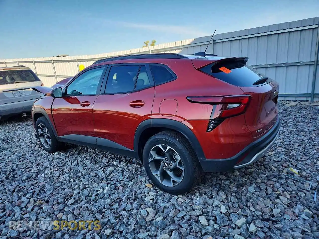 2 fotografías del automóvil dañado KL77LHE25RC176016 CHEVROLET TRAX 2024