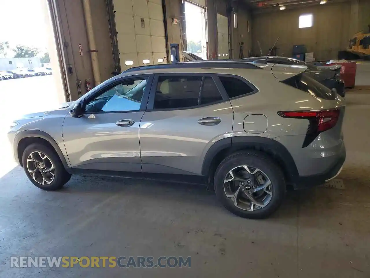 2 Photograph of a damaged car KL77LHE27RC061787 CHEVROLET TRAX 2024
