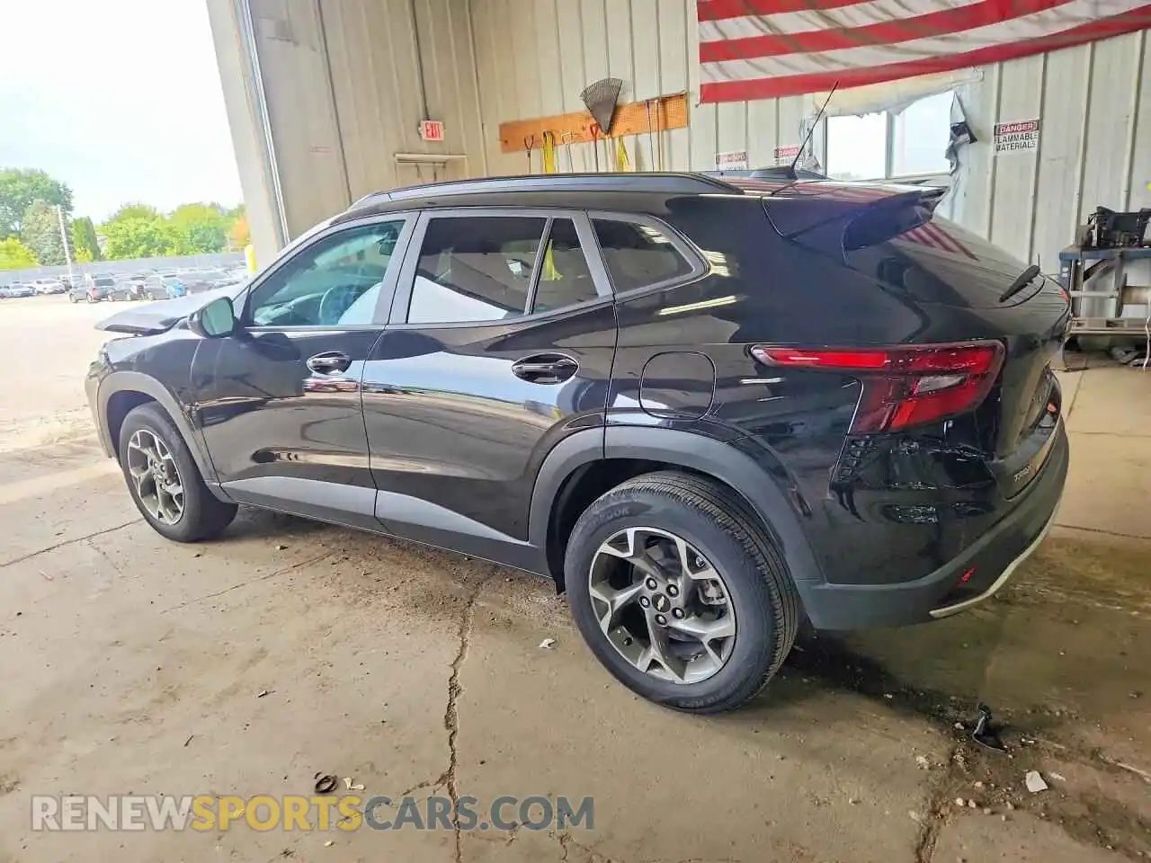 2 Фотография поврежденного автомобиля KL77LHE27RC195361 CHEVROLET TRAX 2024
