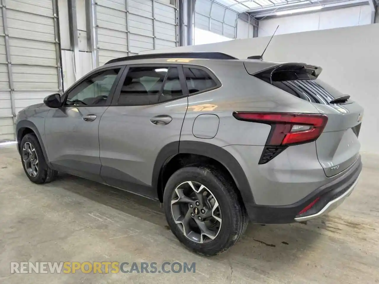 2 Фотография поврежденного автомобиля KL77LHE29RC145190 CHEVROLET TRAX 2024