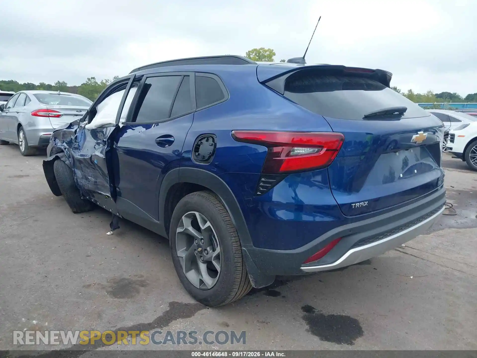 3 Фотография поврежденного автомобиля KL77LHE29RC199802 CHEVROLET TRAX 2024