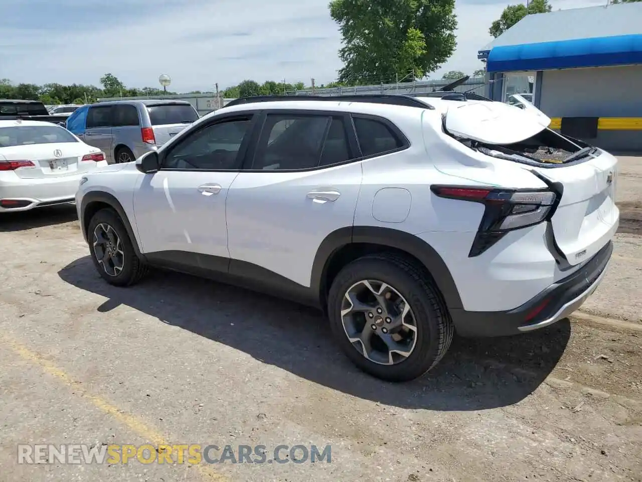 2 Фотография поврежденного автомобиля KL77LHE2XRC028668 CHEVROLET TRAX 2024