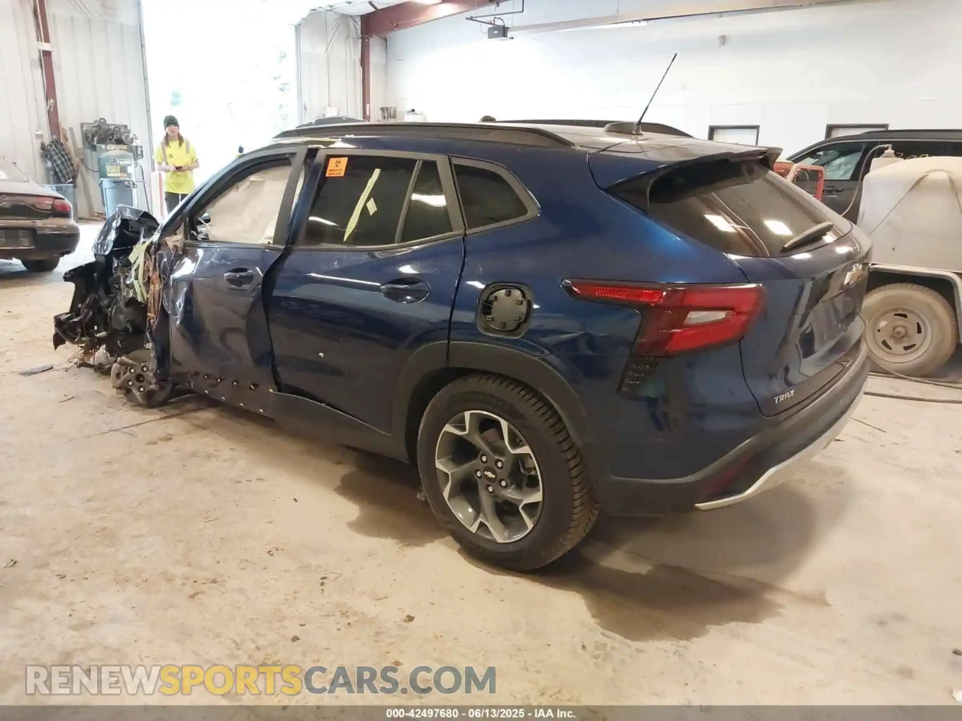 3 Фотография поврежденного автомобиля KL77LHE2XRC060407 CHEVROLET TRAX 2024