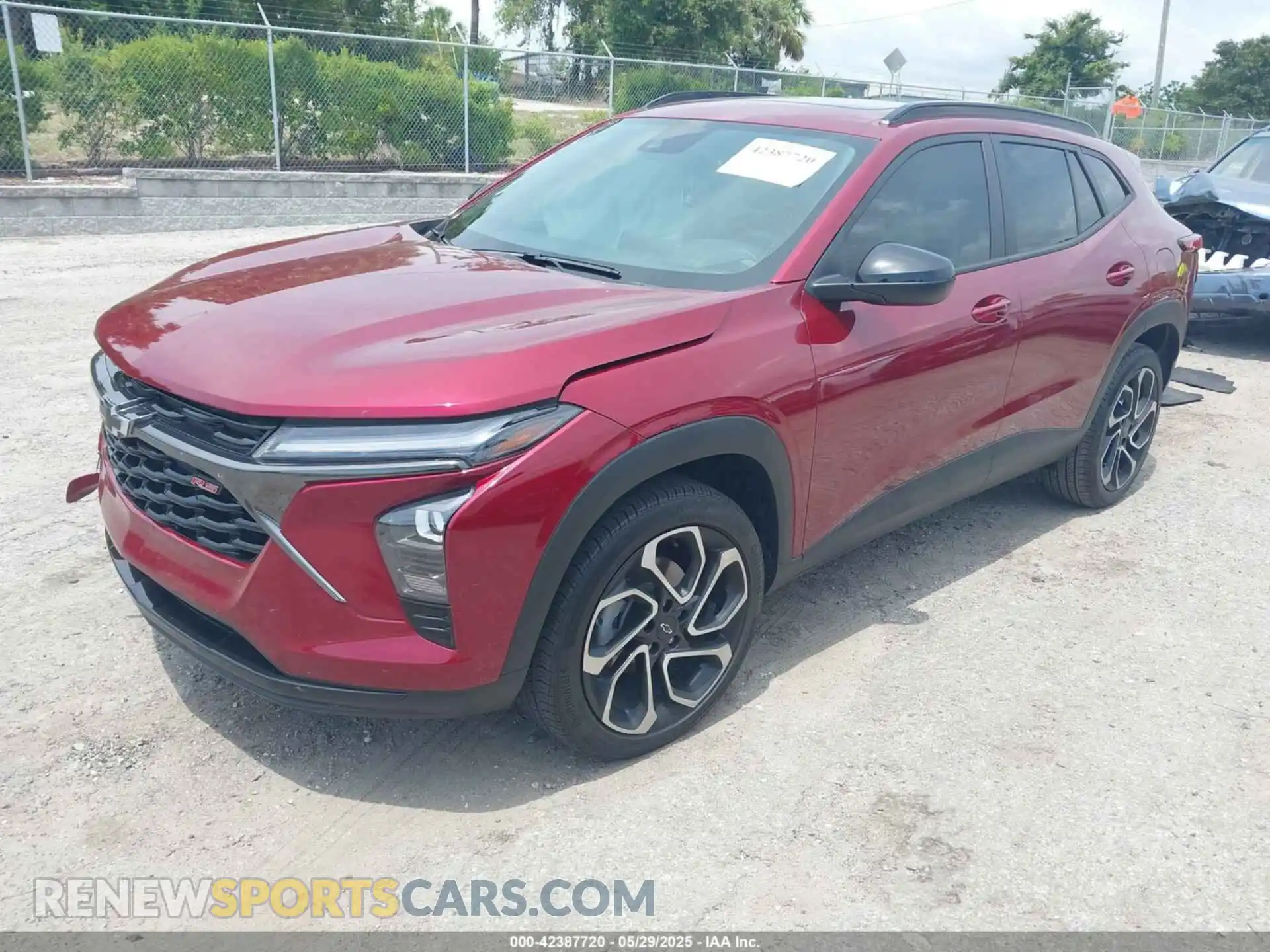 2 Фотография поврежденного автомобиля KL77LJE23RC024338 CHEVROLET TRAX 2024
