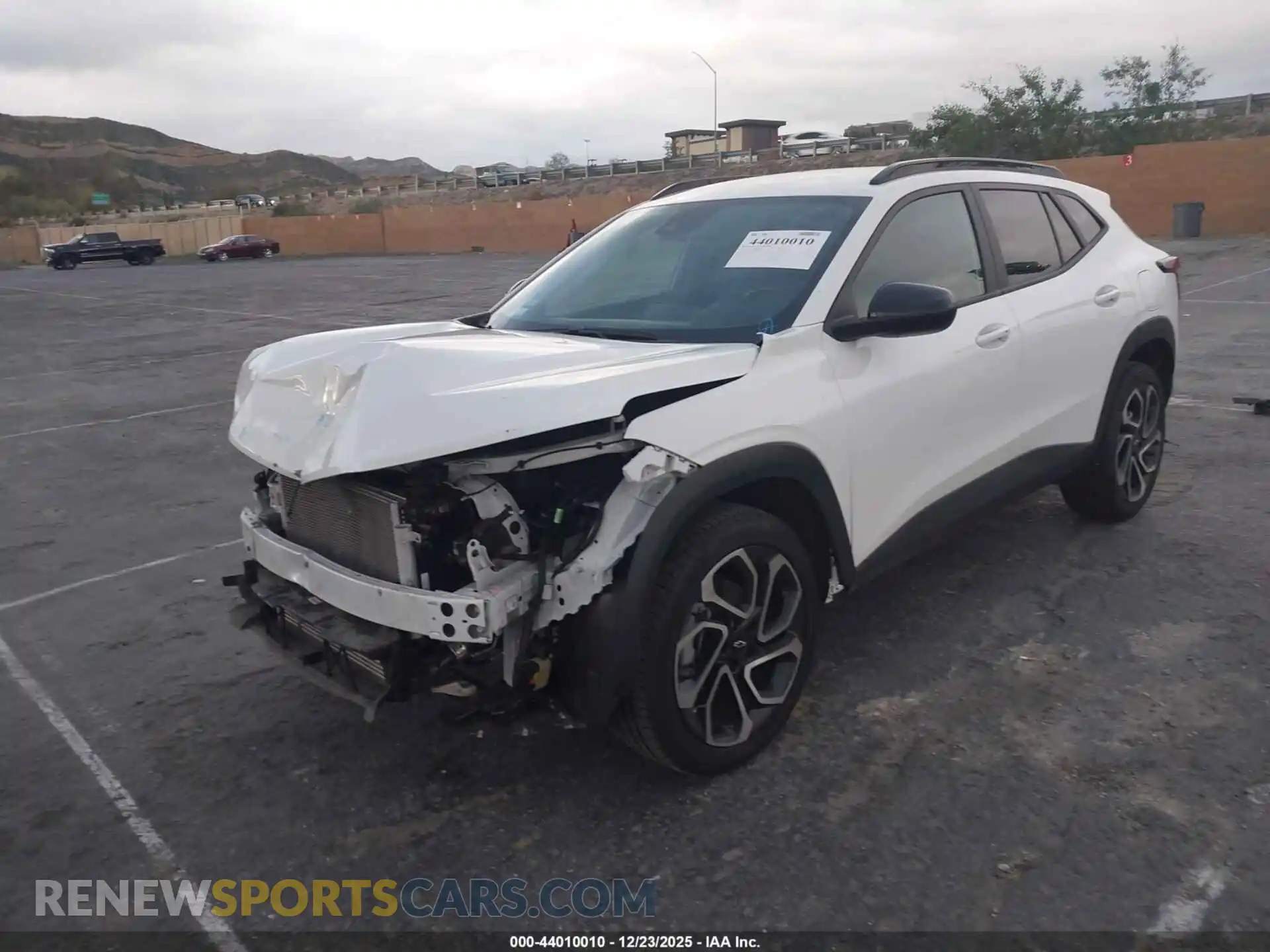 2 Фотография поврежденного автомобиля KL77LJE25RC233550 CHEVROLET TRAX 2024