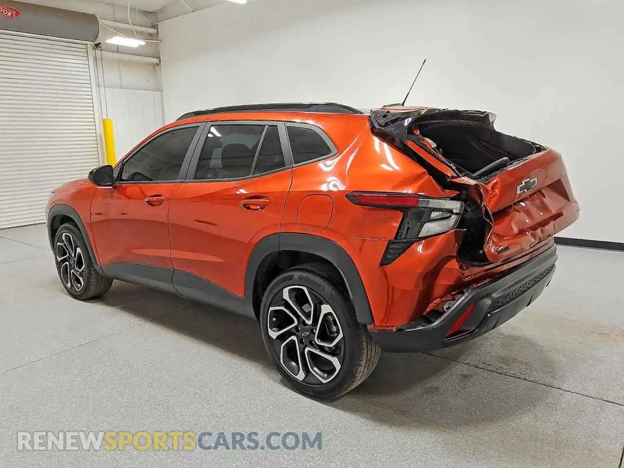 2 Фотография поврежденного автомобиля KL77LJE2XRC069874 CHEVROLET TRAX 2024