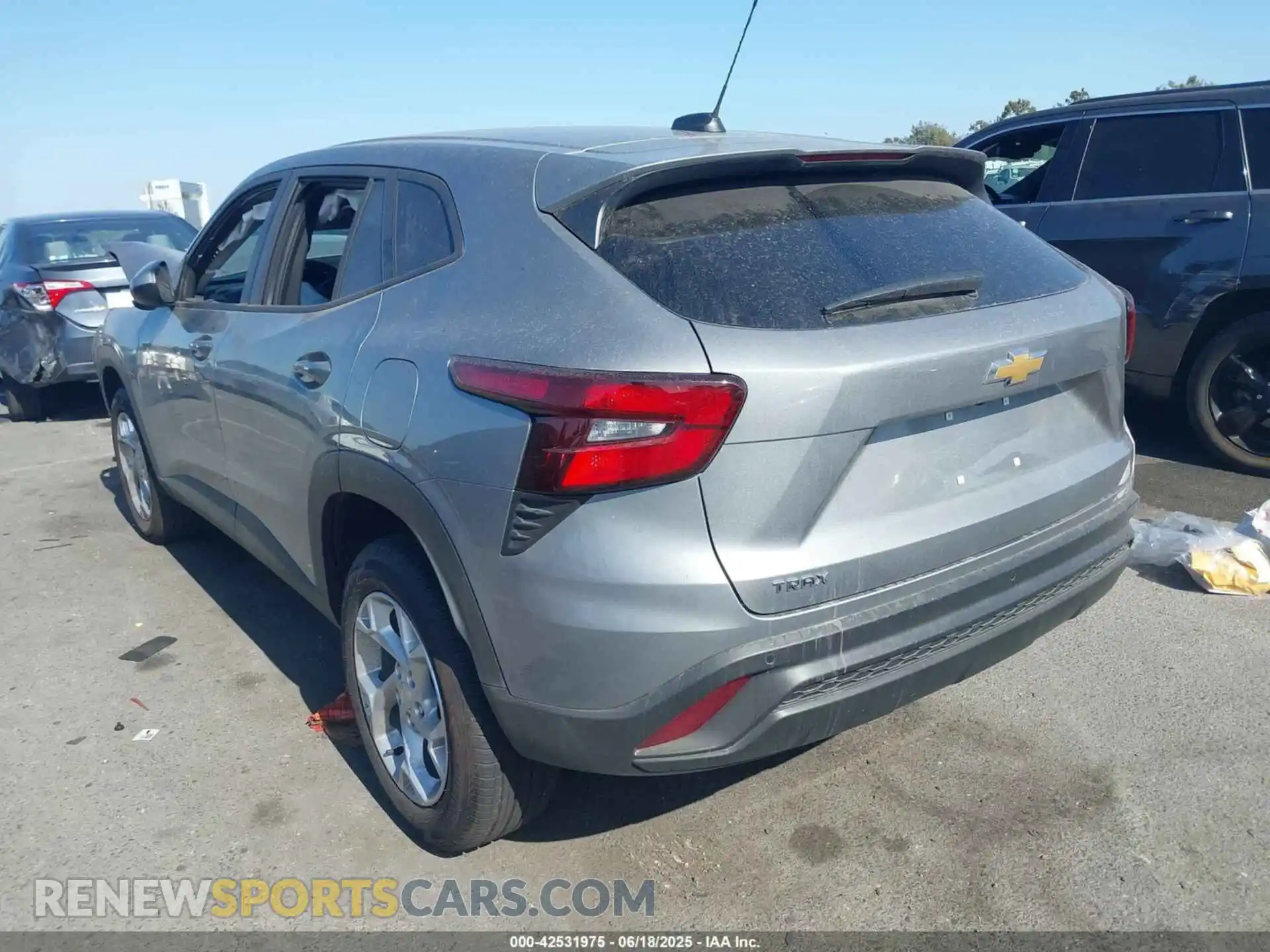 3 Photograph of a damaged car KL77LFEP1SC212600 CHEVROLET TRAX 2025