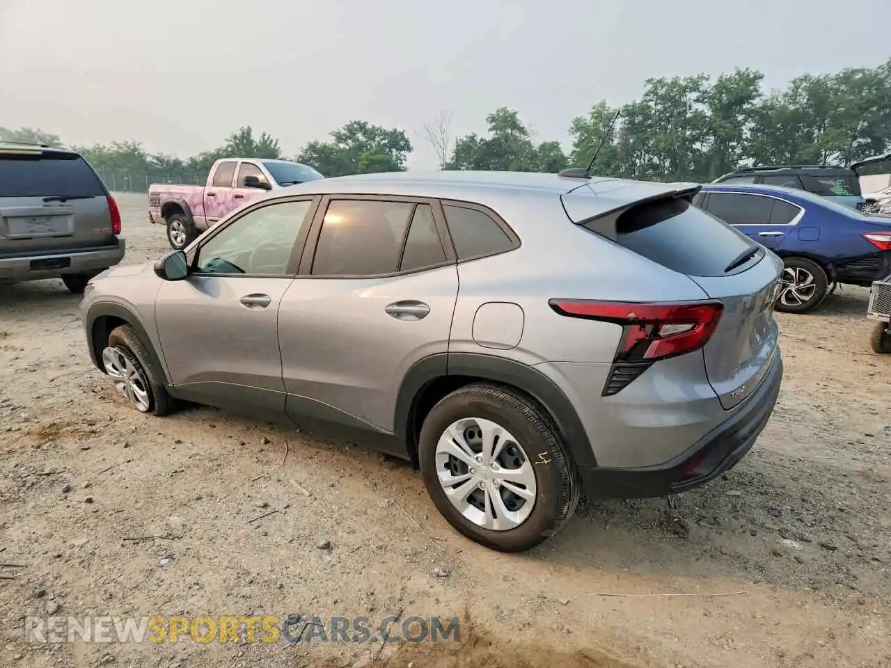 2 Фотография поврежденного автомобиля KL77LFEP2SC128012 CHEVROLET TRAX 2025