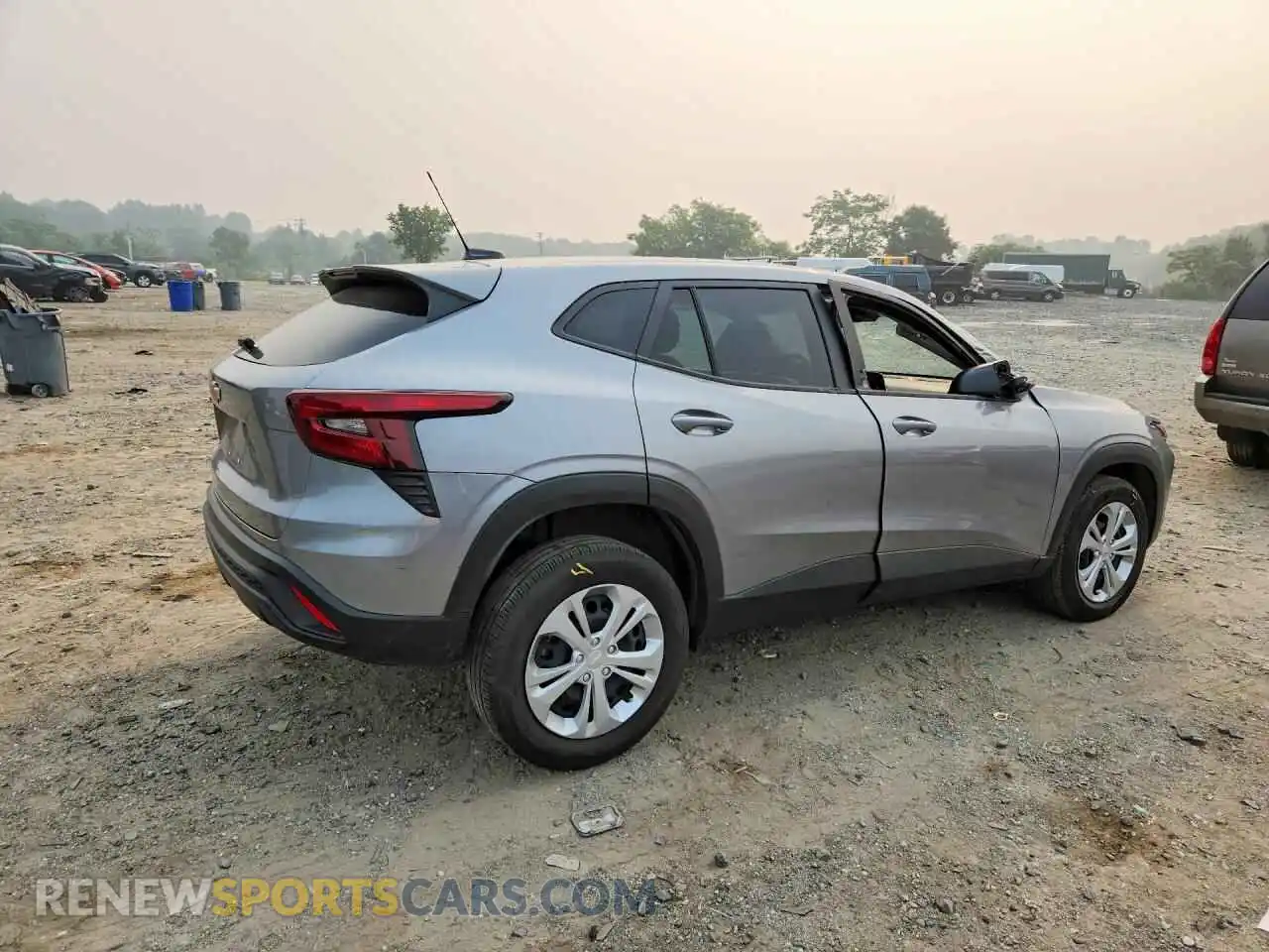 3 Фотография поврежденного автомобиля KL77LFEP2SC128012 CHEVROLET TRAX 2025