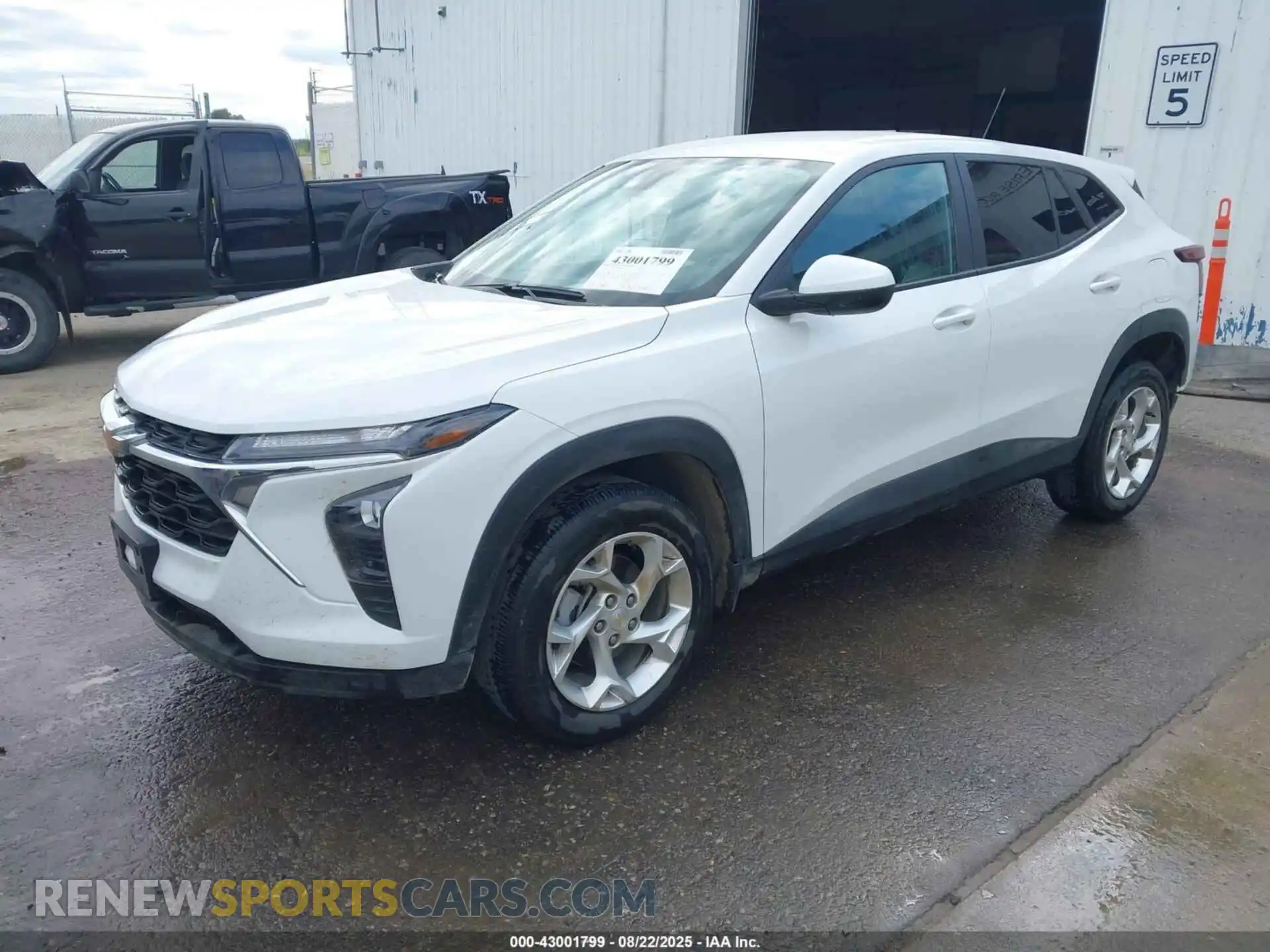 2 Photograph of a damaged car KL77LFEP5SC024419 CHEVROLET TRAX 2025