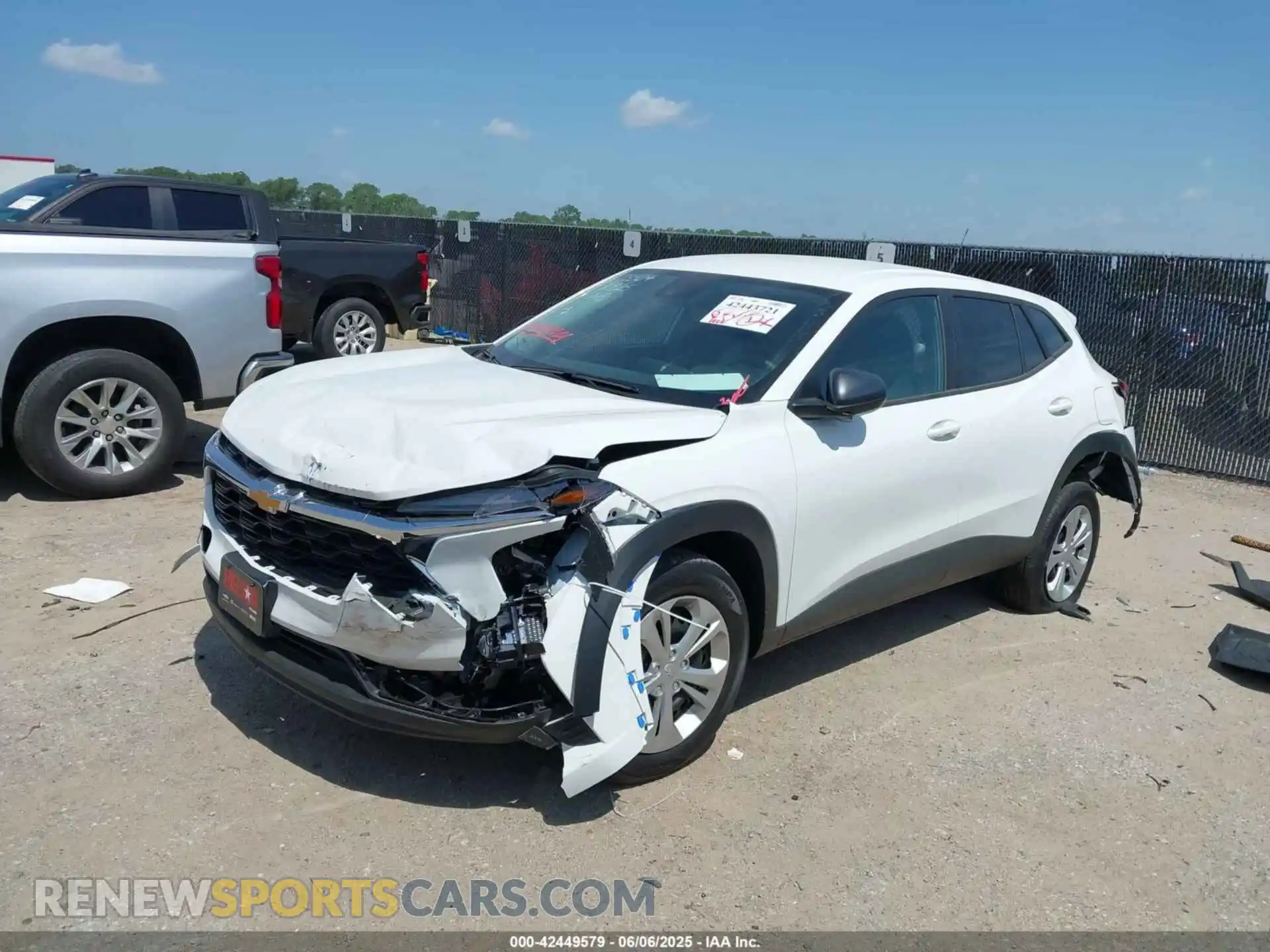 2 Photograph of a damaged car KL77LFEP5SC271746 CHEVROLET TRAX 2025