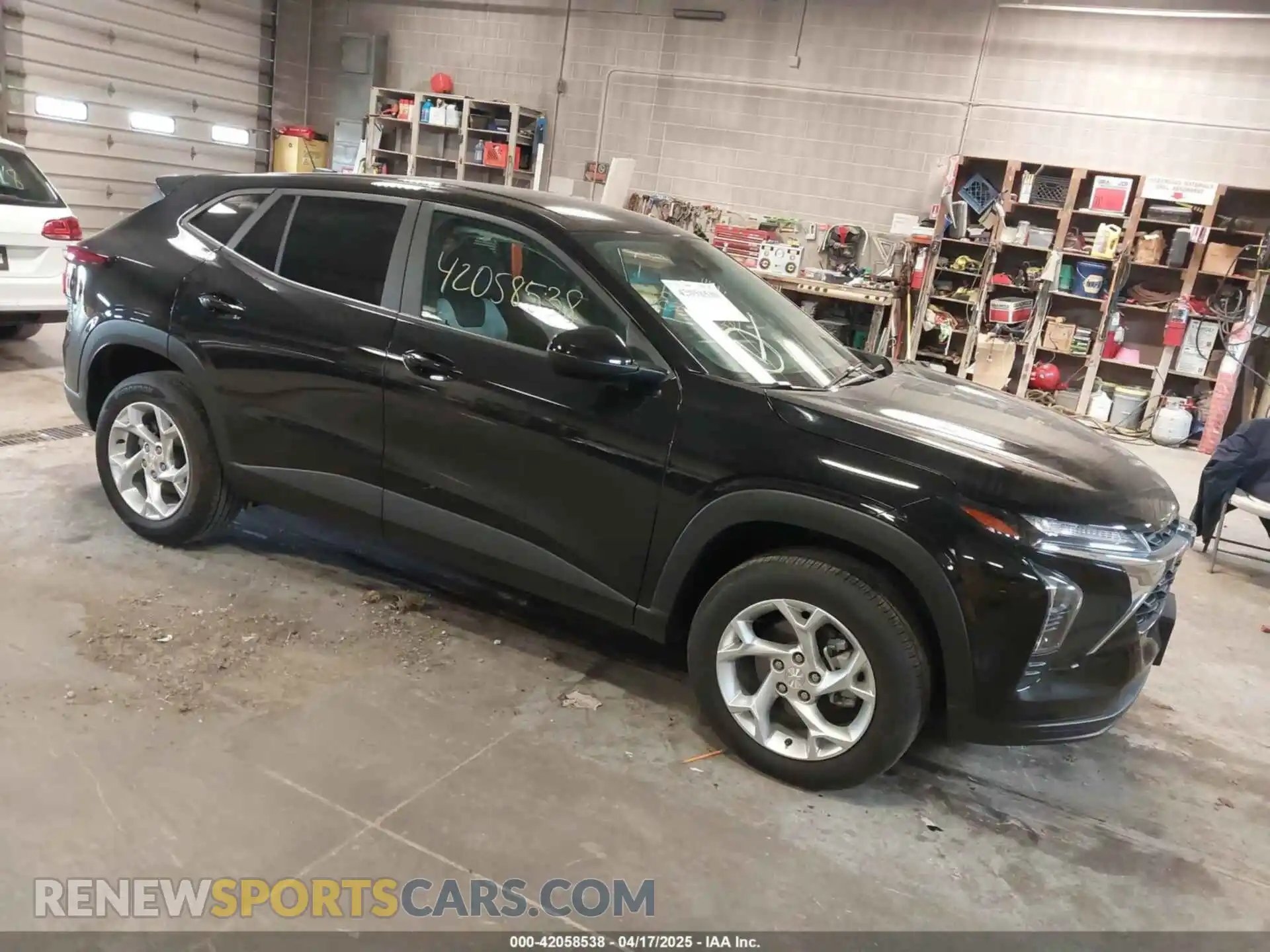 1 Photograph of a damaged car KL77LFEPXSC014016 CHEVROLET TRAX 2025