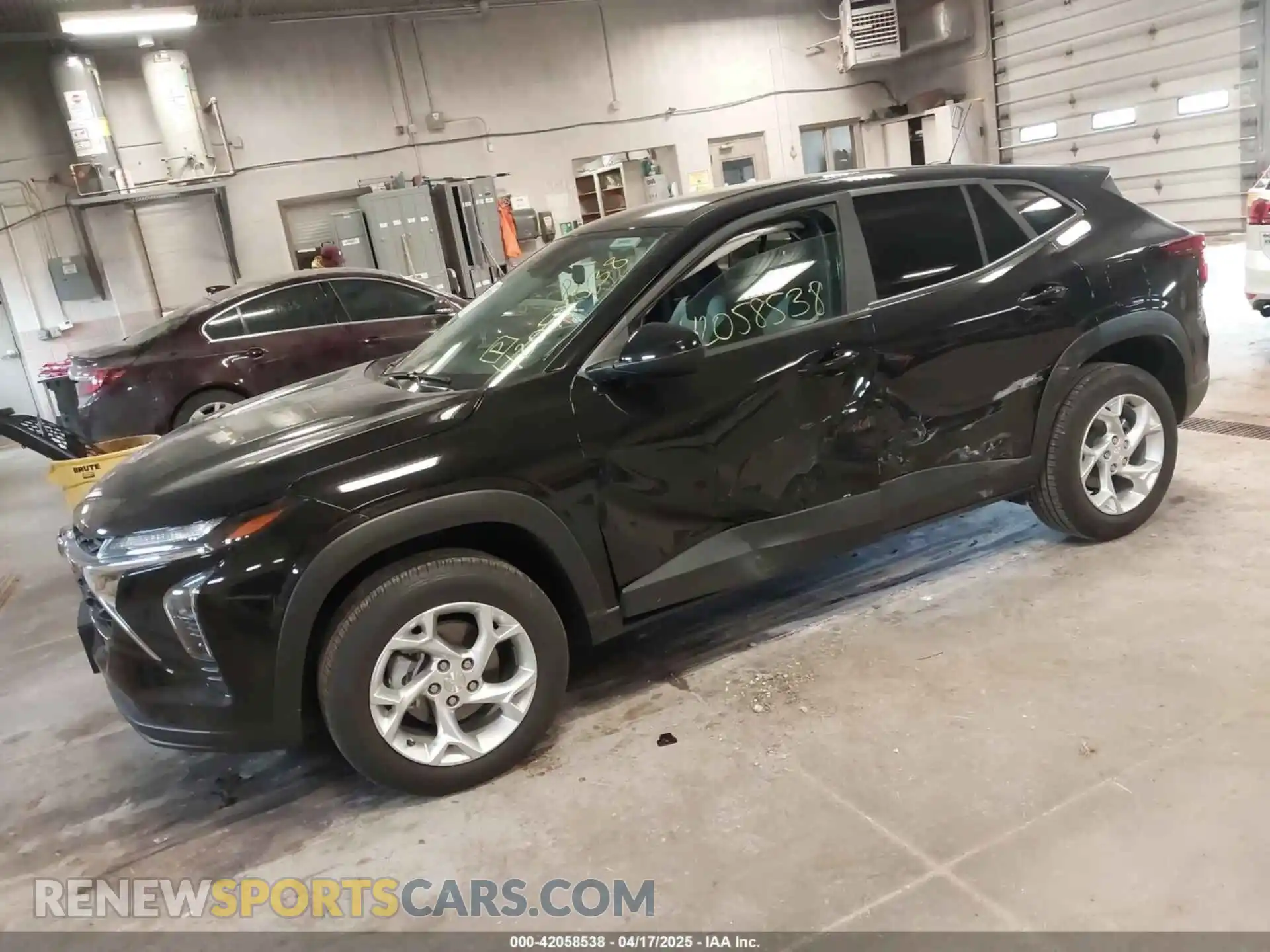 2 Photograph of a damaged car KL77LFEPXSC014016 CHEVROLET TRAX 2025