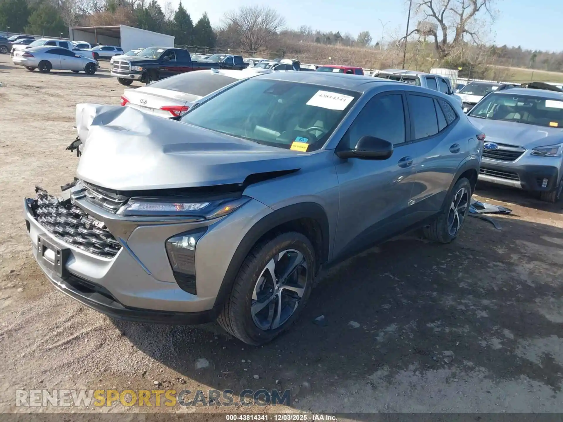 2 Фотография поврежденного автомобиля KL77LGEP2SC017188 CHEVROLET TRAX 2025