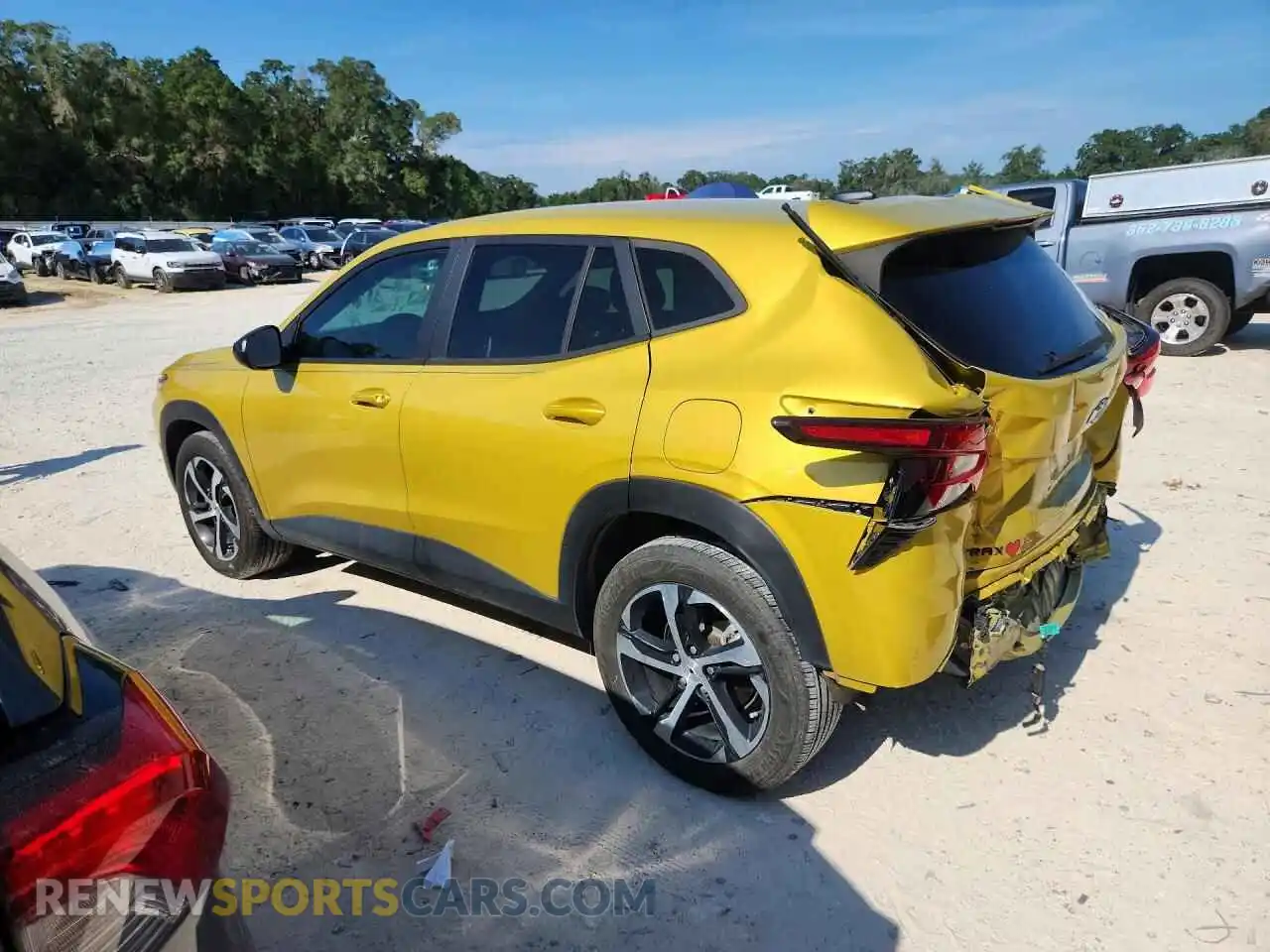 2 Фотография поврежденного автомобиля KL77LGEP6SC000944 CHEVROLET TRAX 2025