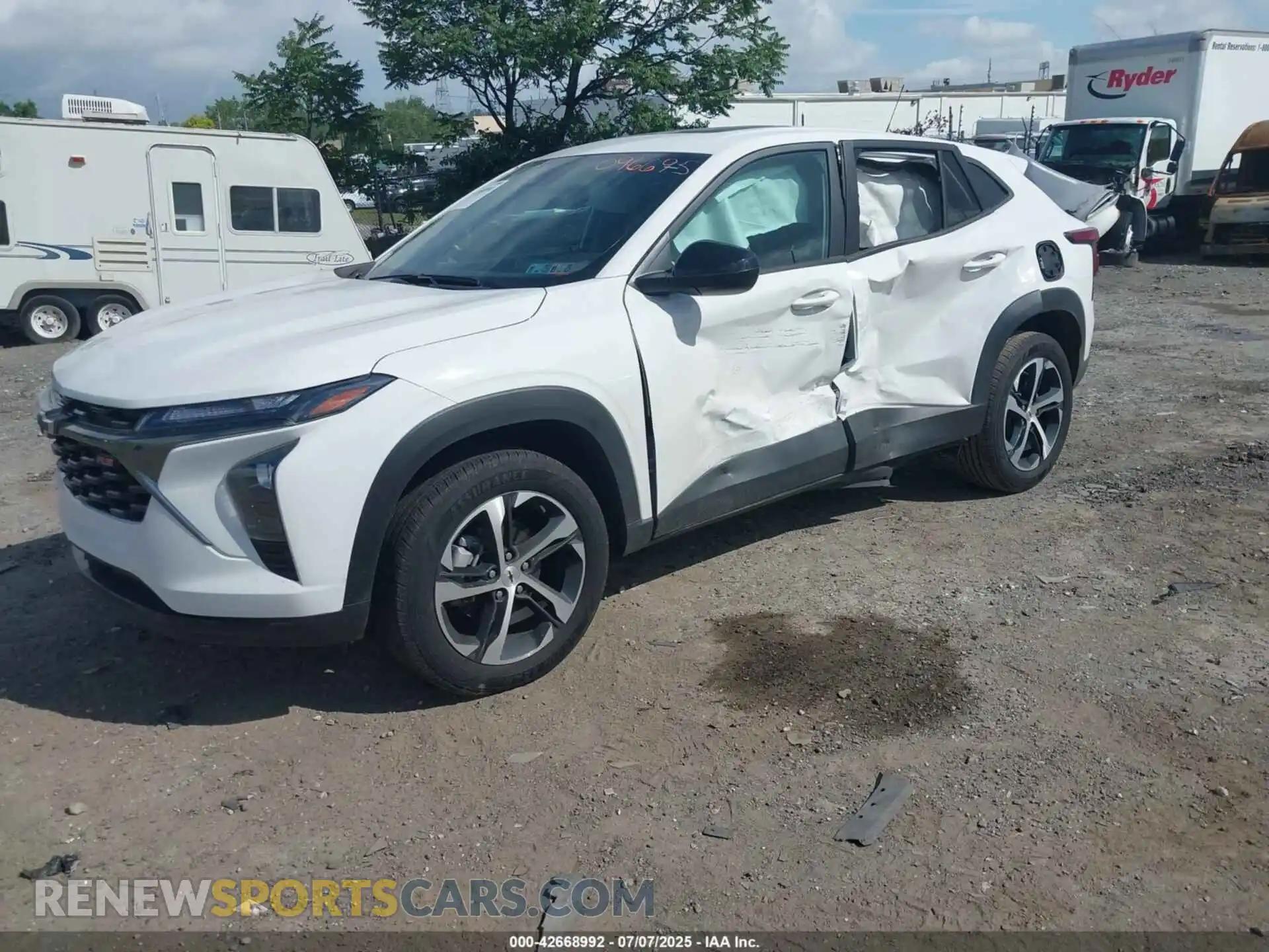 2 Фотография поврежденного автомобиля KL77LGEP7SC096695 CHEVROLET TRAX 2025