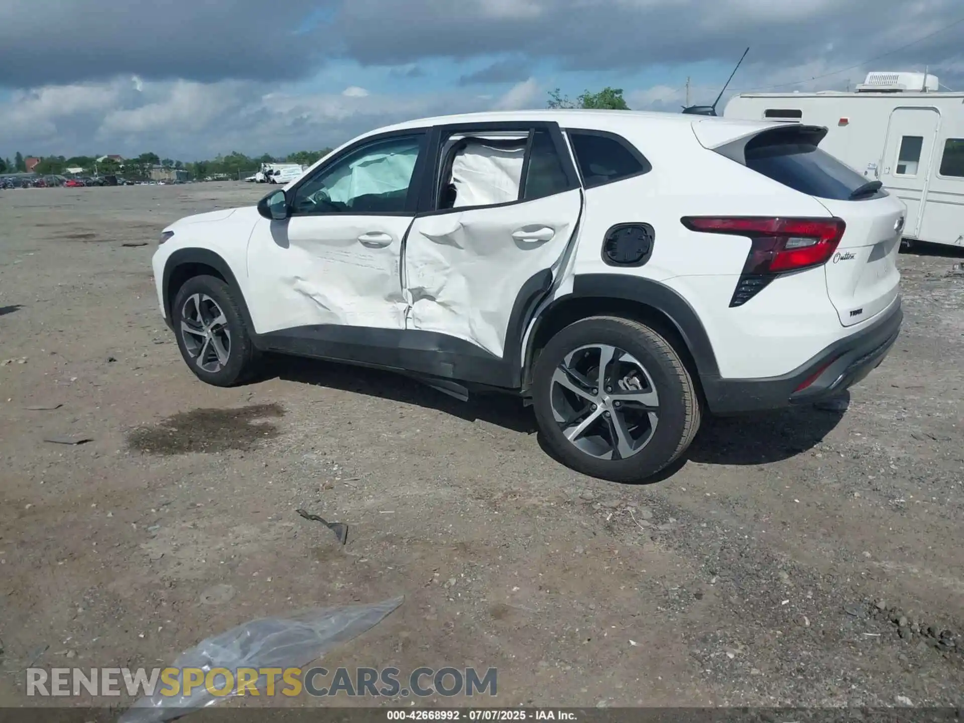 3 Фотография поврежденного автомобиля KL77LGEP7SC096695 CHEVROLET TRAX 2025