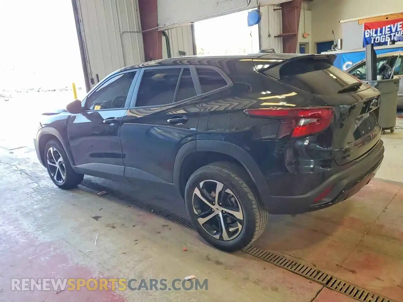 2 Фотография поврежденного автомобиля KL77LGEP7SC124608 CHEVROLET TRAX 2025