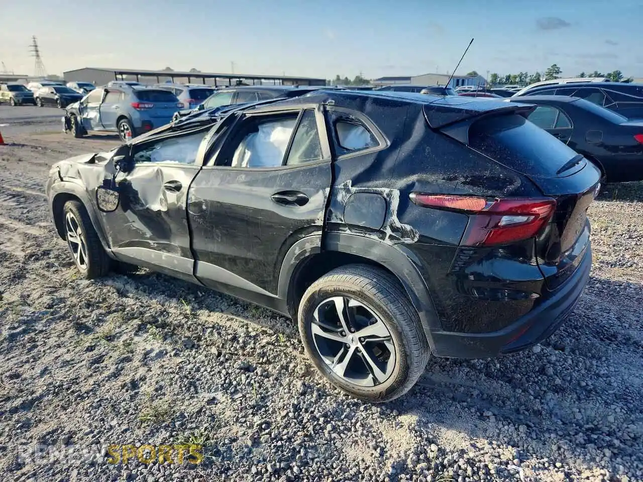 2 Фотография поврежденного автомобиля KL77LGEP9SC043772 CHEVROLET TRAX 2025