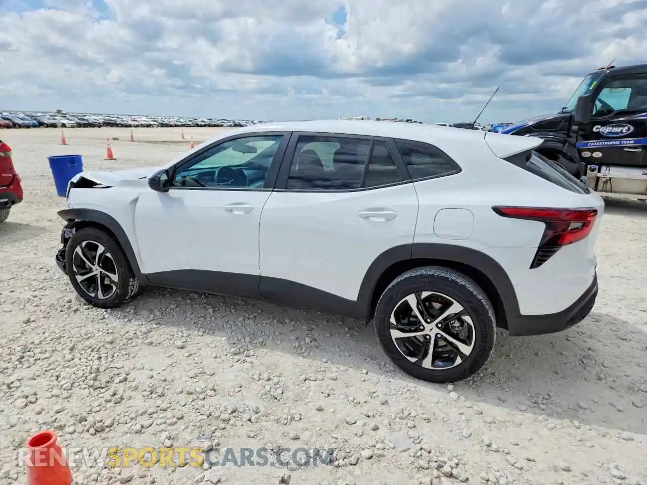 2 Фотография поврежденного автомобиля KL77LGEPXSC273241 CHEVROLET TRAX 2025