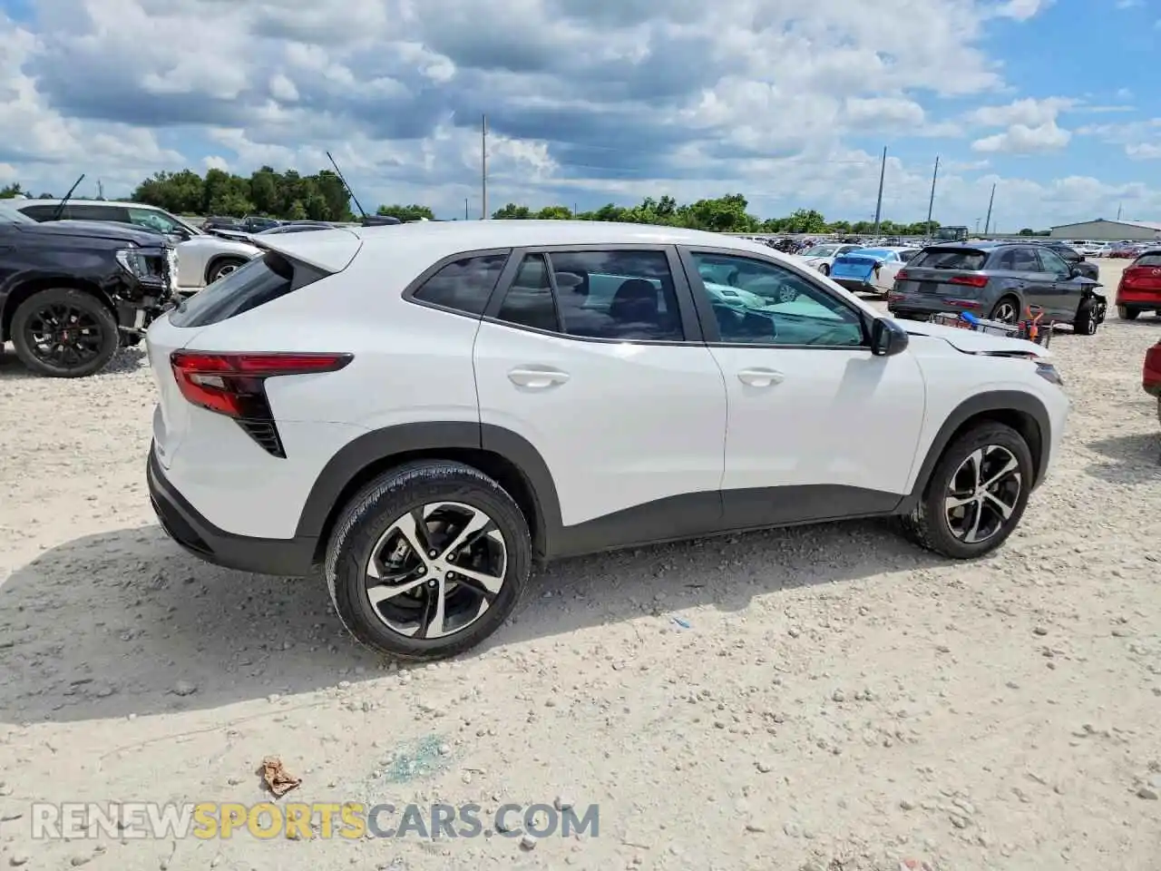 3 Фотография поврежденного автомобиля KL77LGEPXSC273241 CHEVROLET TRAX 2025