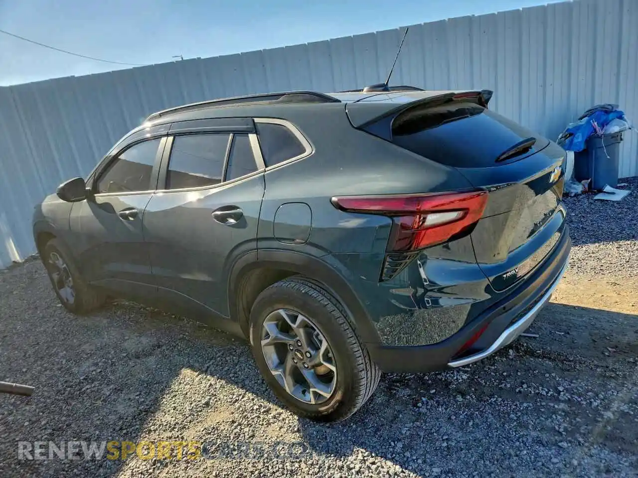 2 fotografías del automóvil dañado KL77LHEP0SC030561 CHEVROLET TRAX 2025
