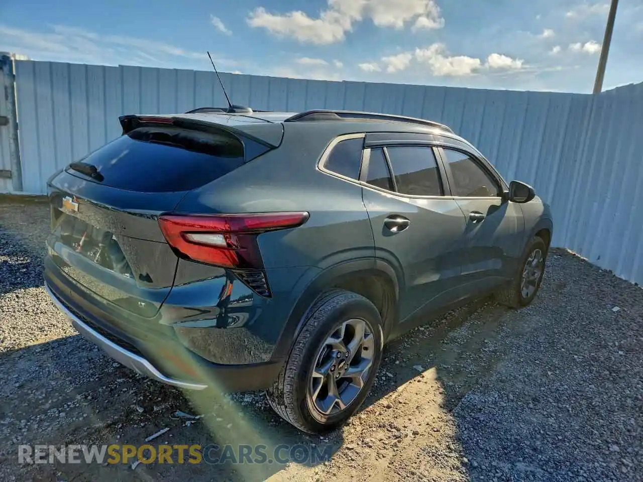 3 fotografías del automóvil dañado KL77LHEP0SC030561 CHEVROLET TRAX 2025