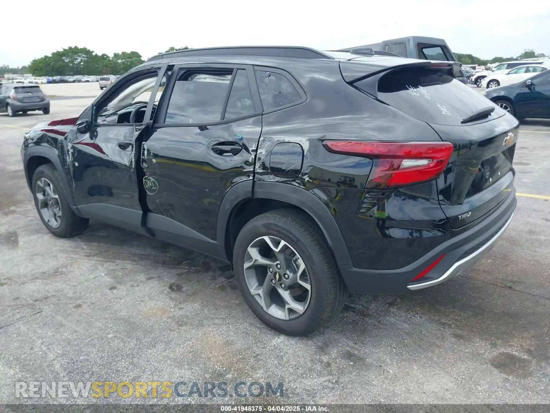 3 Photograph of a damaged car KL77LHEP0SC167581 CHEVROLET TRAX 2025