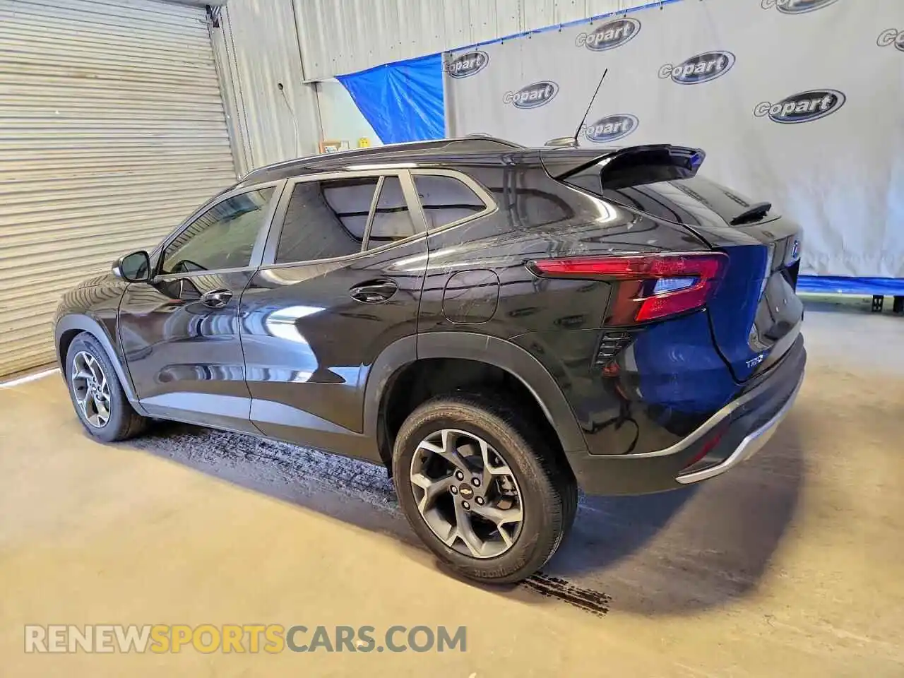 2 fotografías del automóvil dañado KL77LHEP0SC250816 CHEVROLET TRAX 2025