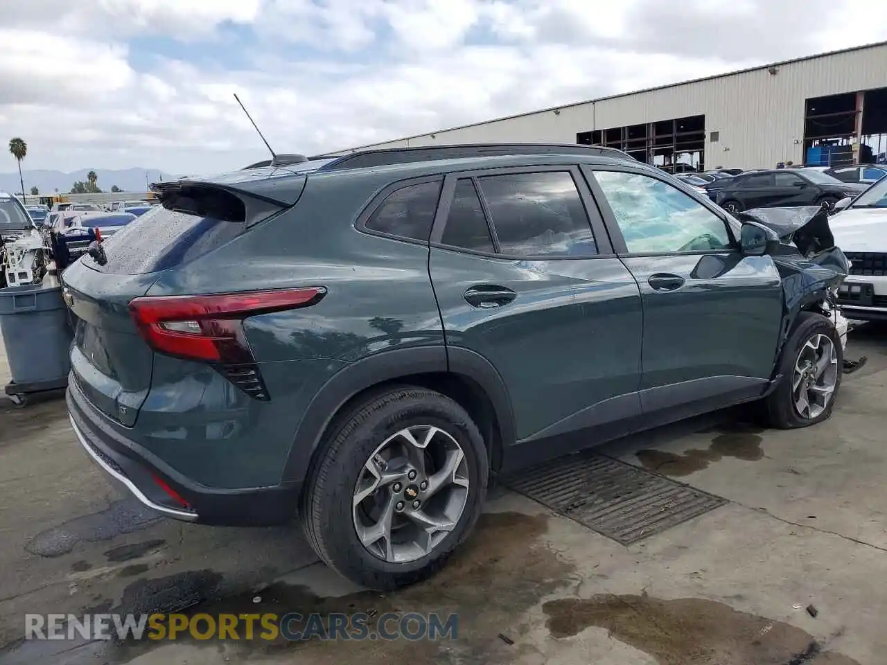 3 Фотография поврежденного автомобиля KL77LHEP0SC319360 CHEVROLET TRAX 2025