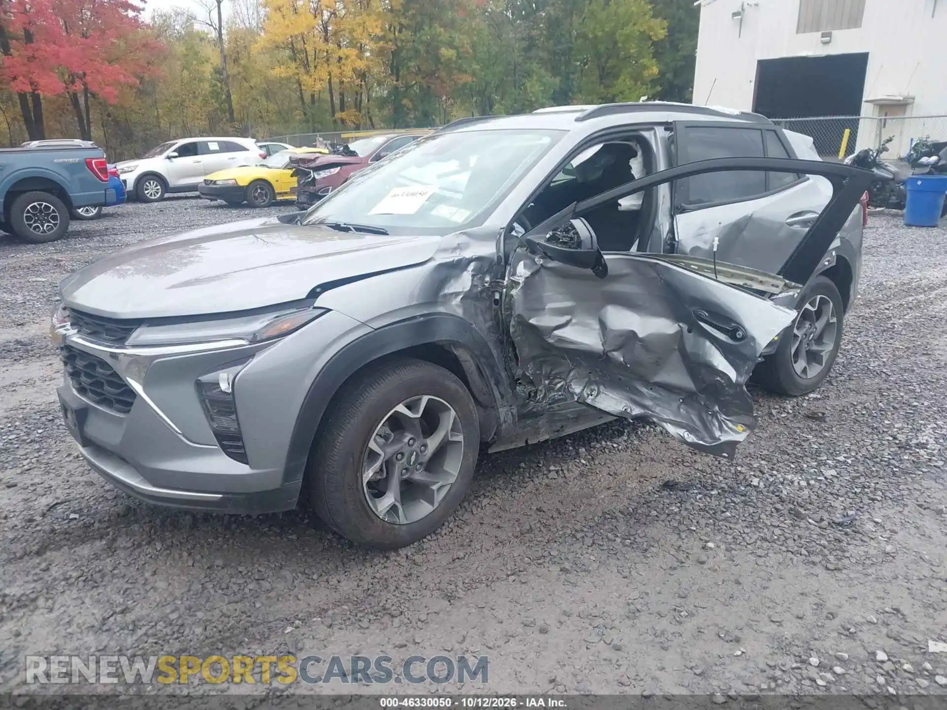 2 Фотография поврежденного автомобиля KL77LHEP0SC332352 CHEVROLET TRAX 2025