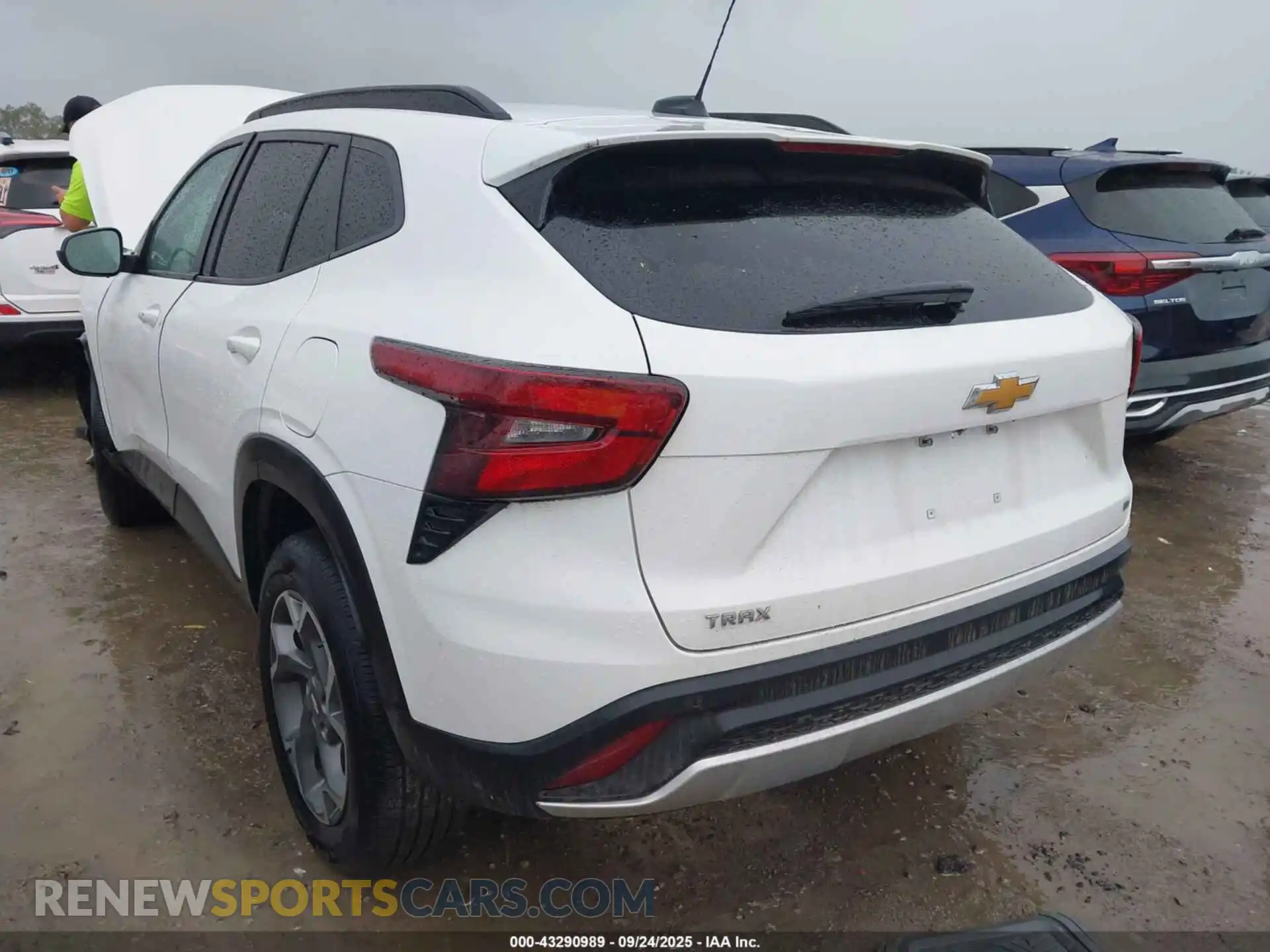 3 Photograph of a damaged car KL77LHEP1SC022758 CHEVROLET TRAX 2025