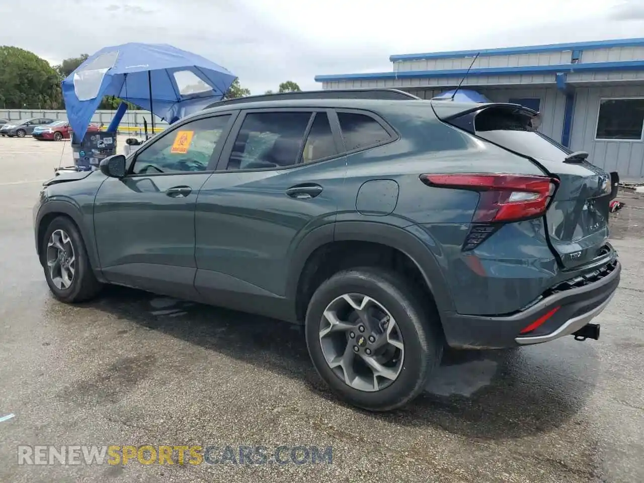 2 fotografías del automóvil dañado KL77LHEP1SC028687 CHEVROLET TRAX 2025
