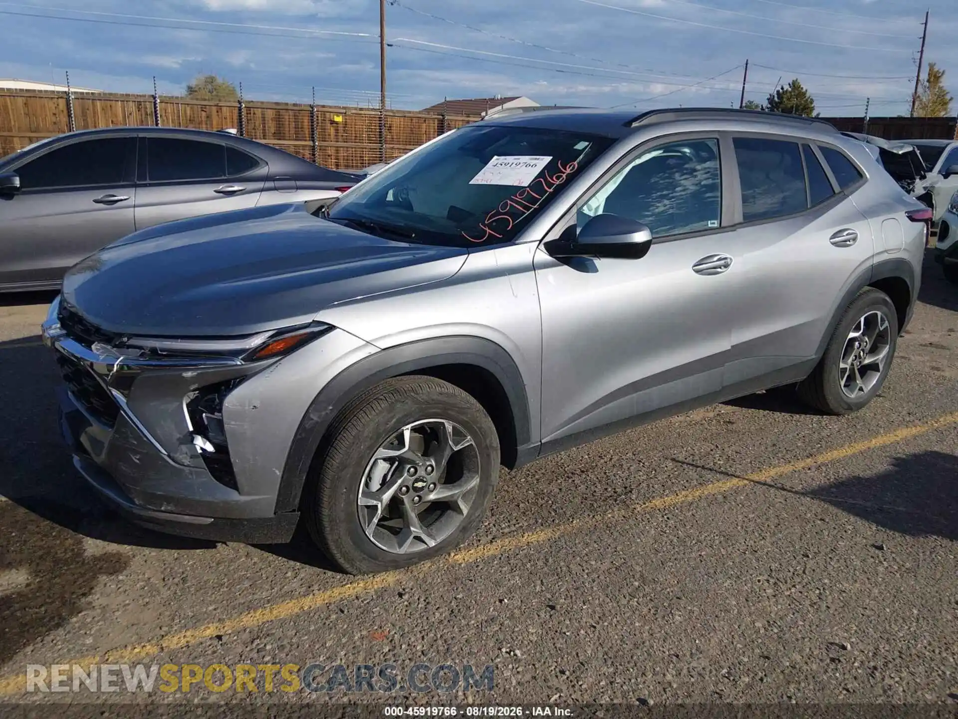 2 Фотография поврежденного автомобиля KL77LHEP1SC088498 CHEVROLET TRAX 2025