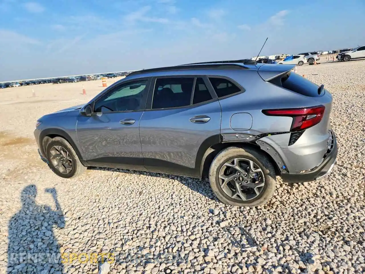 2 Фотография поврежденного автомобиля KL77LHEP1SC103808 CHEVROLET TRAX 2025