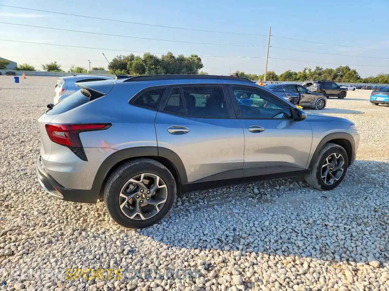 3 Фотография поврежденного автомобиля KL77LHEP1SC103808 CHEVROLET TRAX 2025