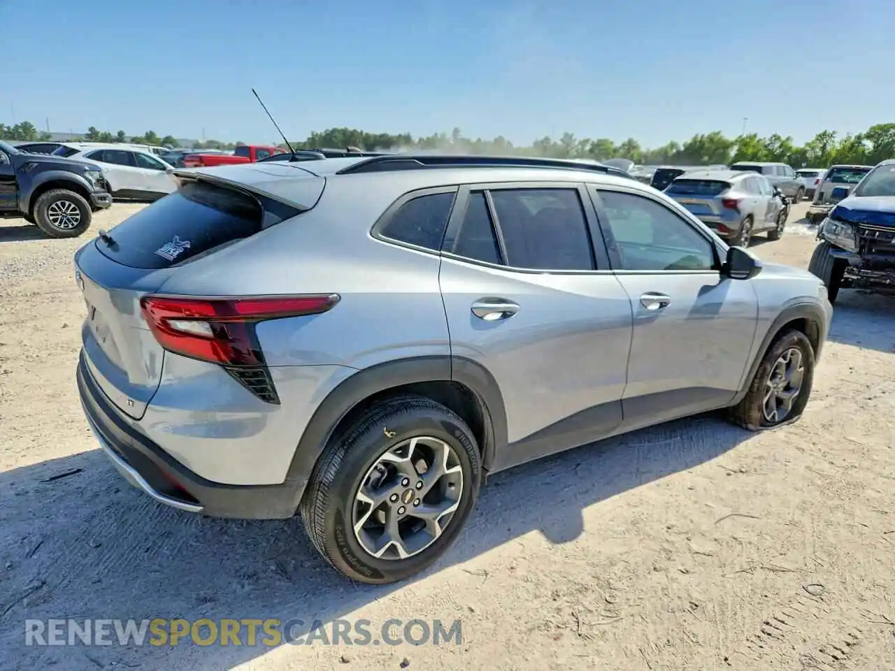 3 Photograph of a damaged car KL77LHEP1SC118213 CHEVROLET TRAX 2025