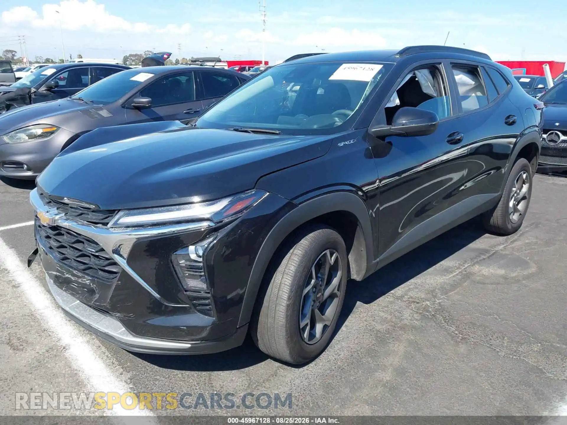 2 Фотография поврежденного автомобиля KL77LHEP1SC185667 CHEVROLET TRAX 2025