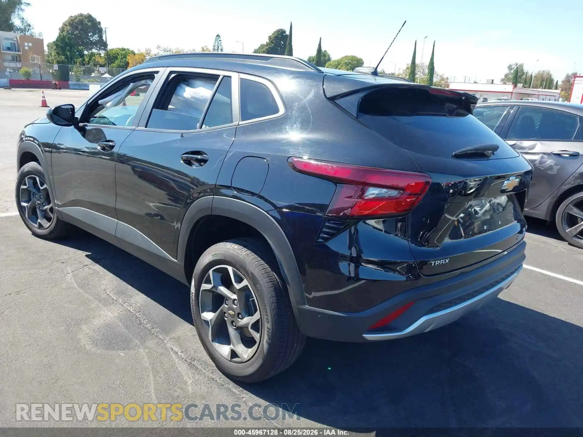 3 Фотография поврежденного автомобиля KL77LHEP1SC185667 CHEVROLET TRAX 2025