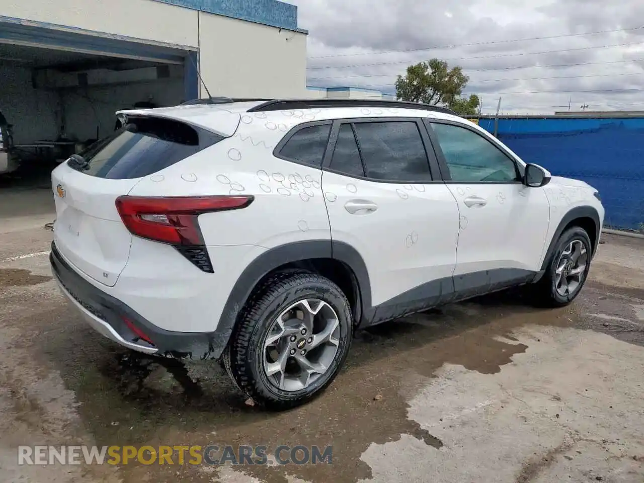 3 Фотография поврежденного автомобиля KL77LHEP1SC198077 CHEVROLET TRAX 2025