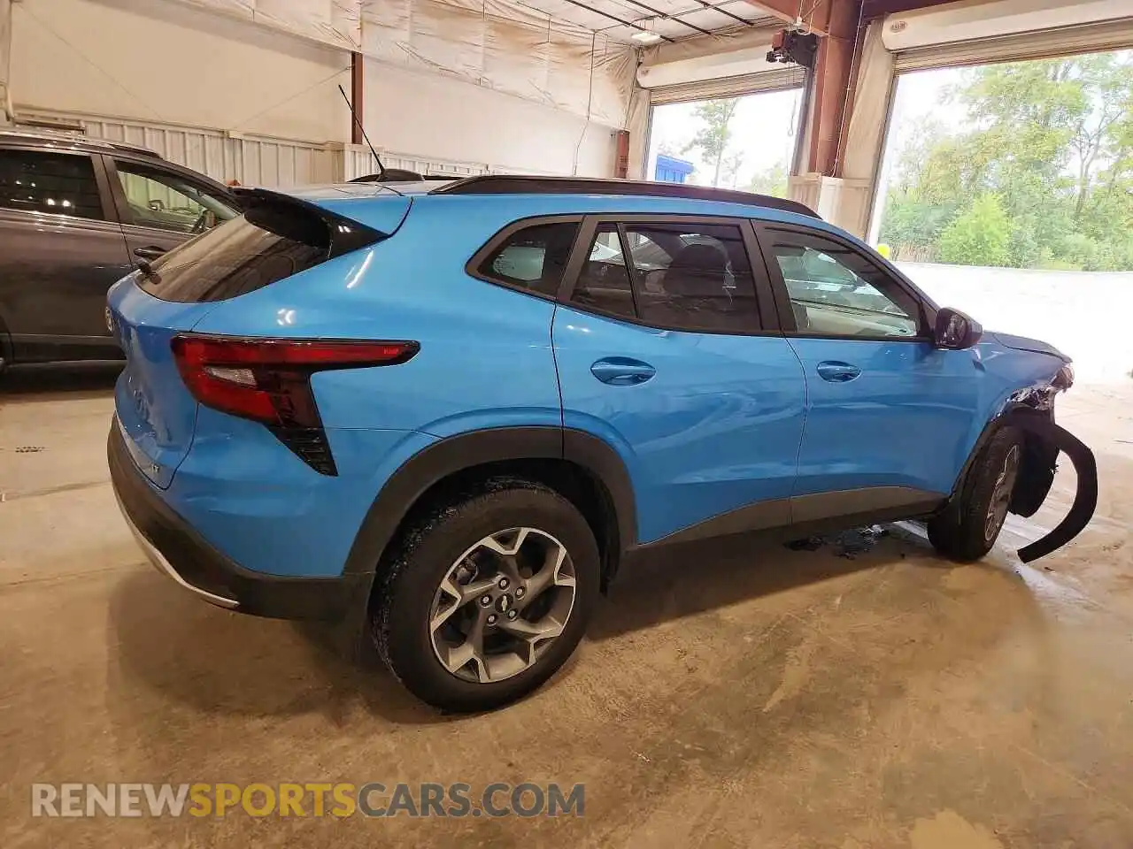 3 Фотография поврежденного автомобиля KL77LHEP1SC334594 CHEVROLET TRAX 2025