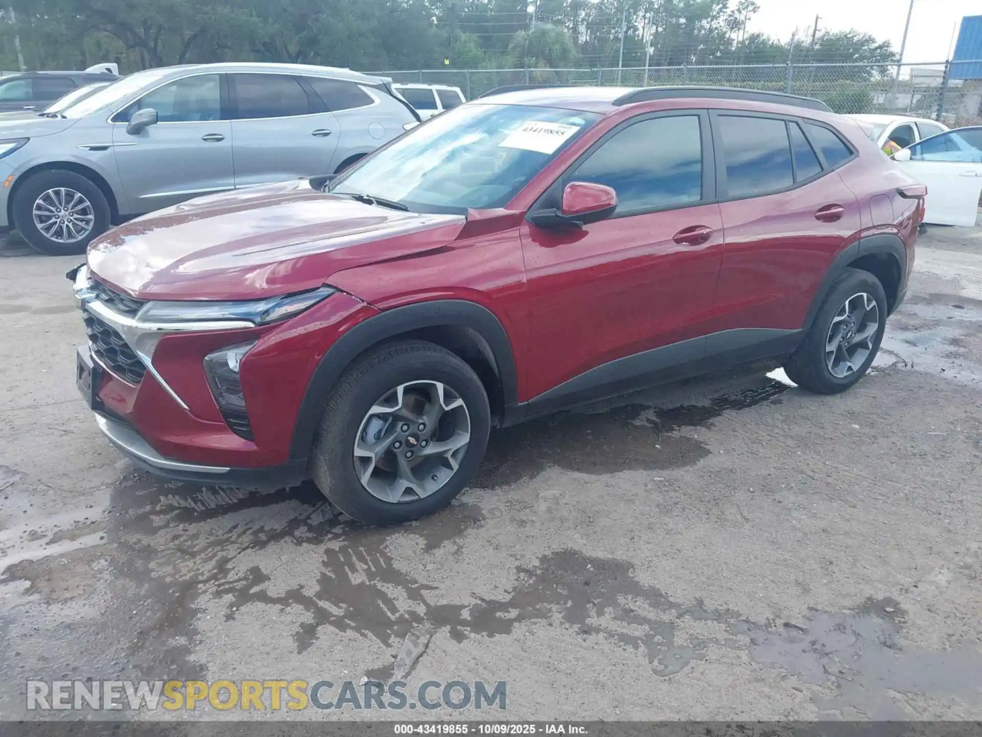 2 Фотография поврежденного автомобиля KL77LHEP2SC101937 CHEVROLET TRAX 2025